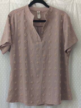 B Brand Women's XL Short Sleeve Split Neck Top Fuzzy Swiss Dots Light Purple